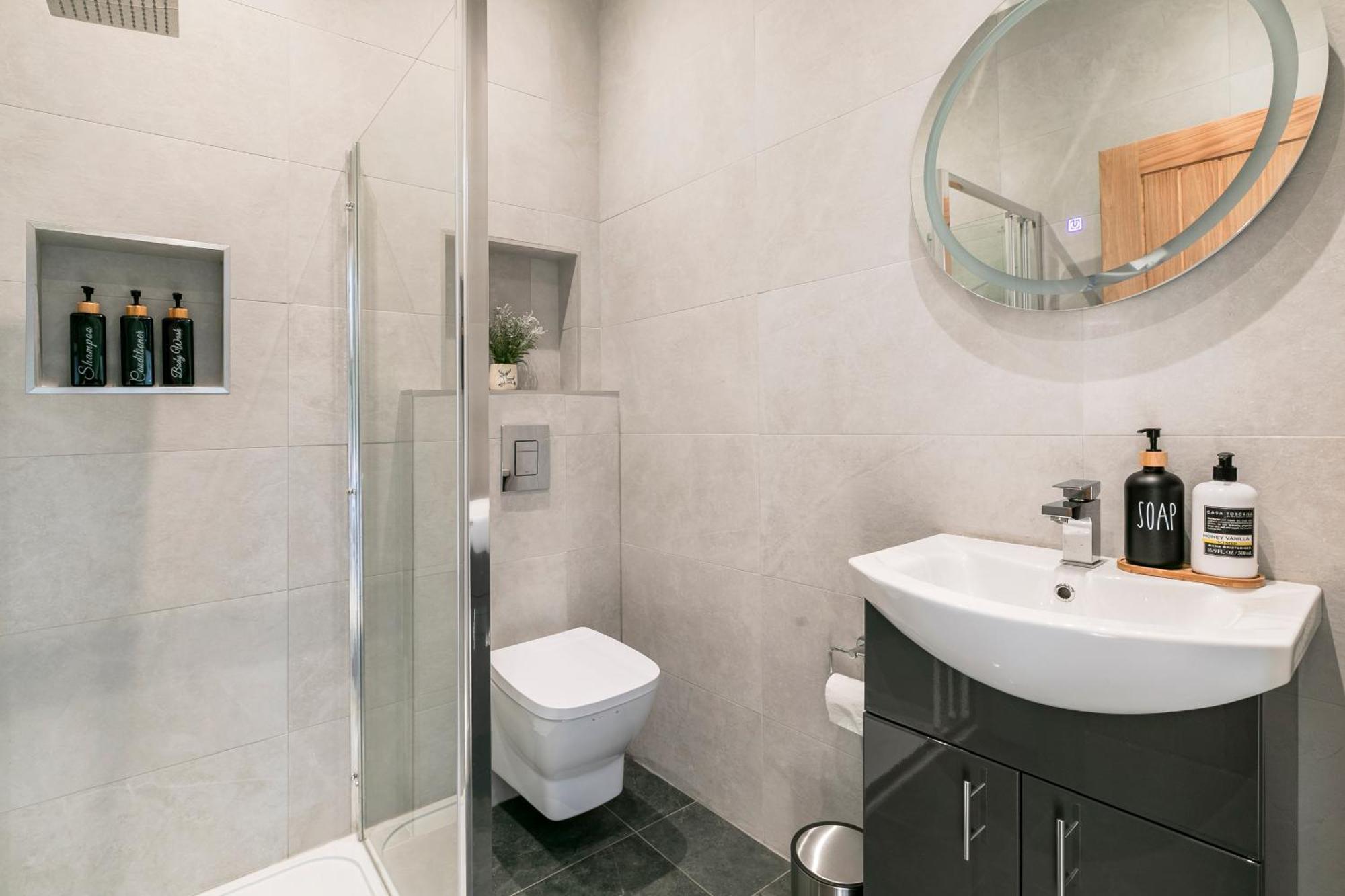 Modern Aptmt, 2 Stops To Central London, Smart Lock, Netflix Ealing Exterior foto